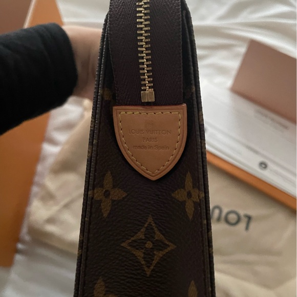 Louis Vuitton toiletry pouch 26. - Picture 4 of 5
